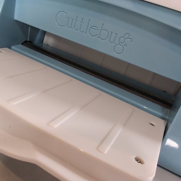 Cricut Cuttlebug Die Cutting Embosing Machine Folding White Blue Crank Manual - Picture 5 of 14